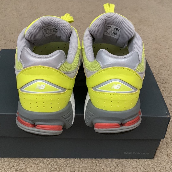 New Balance 2002 R (Neon Green) - Picture 4 of 6
